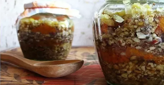 Nut pinaghalong may honey para sa potency